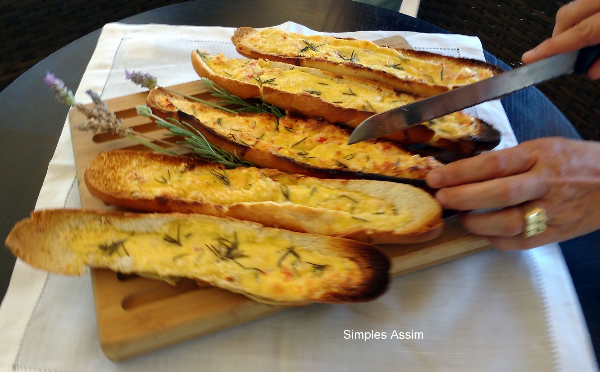 Ciranda de receitas Terrine de queijos com pesto de manjericão